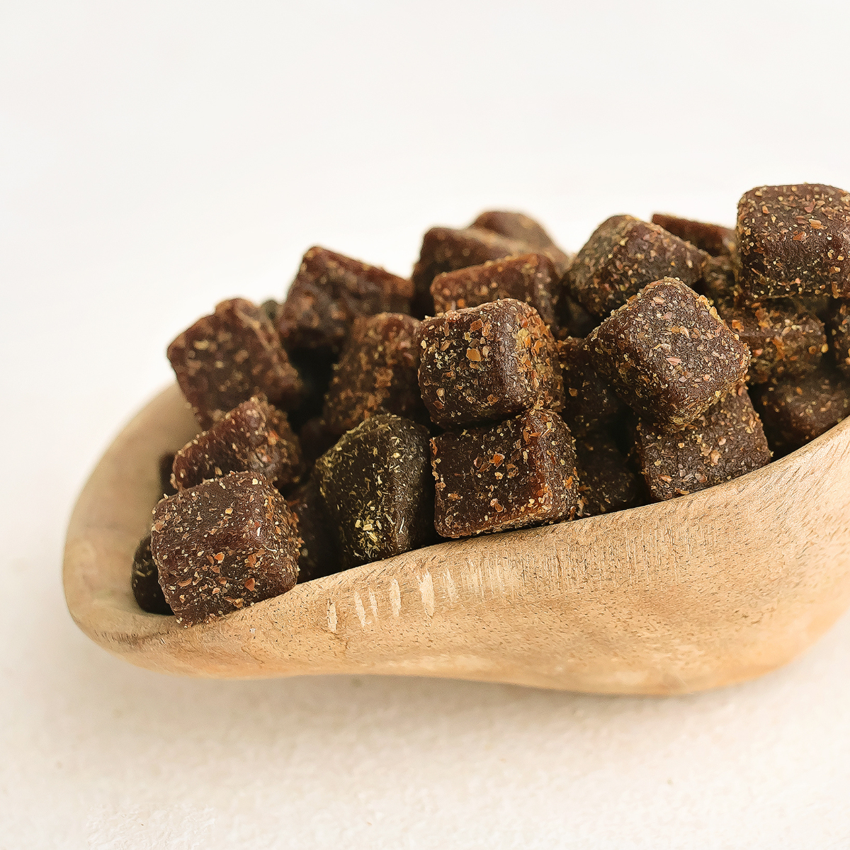 Petipet Organic Treats for Dogs to help with mobility, allergies, calming and digestion.